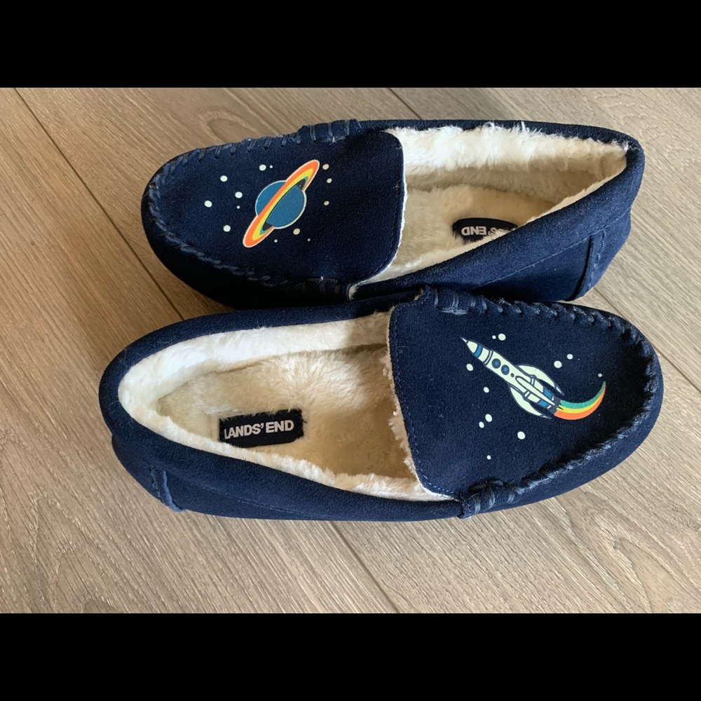 NWOT Land’s End Kids Suede Moccasin Slippers